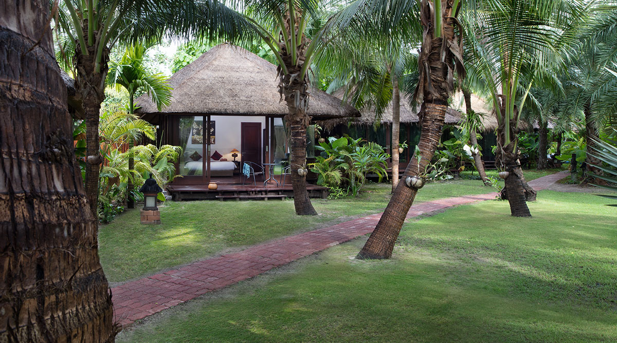 bali style outdoor bathroom